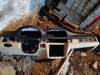 Bmw E90 palubná doska