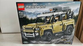 LEGO 42210 Land Rover Defender - 1