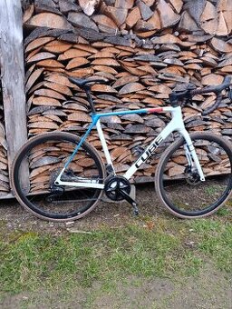 Cube cross race