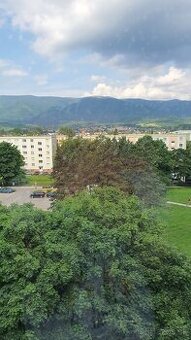 Ponúkam na predaj 4 izbový byt na Severe.