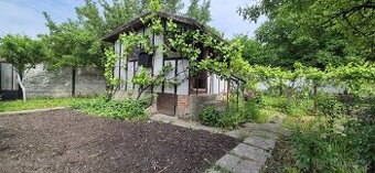 Priestranná záhrada v osobnom vlastníctve v Bratislave - Rač