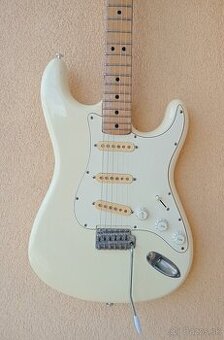 52 až 55 ročná vintage Maya Stratocaster (70. roky) - Japan