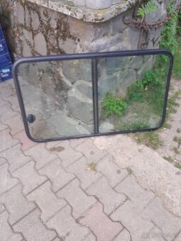 Predam vetračku okno na Karavan