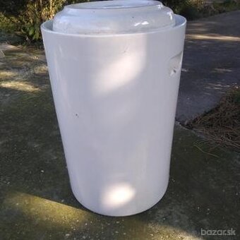 Porcelánový súdok.