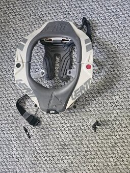 Leatt gtx 5,5 - chranic krku