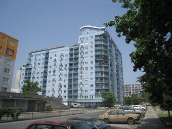 Garaz na Datelinovej ulici