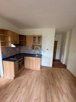 Jedno izbový byt s balkónom a v Šahách