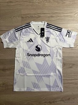 Manchester United 3. Dres