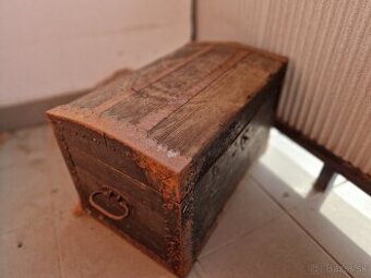 Predam staru drevenu truhlicu