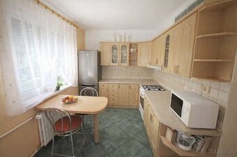 Trojizbový byt s balkónom na Západe