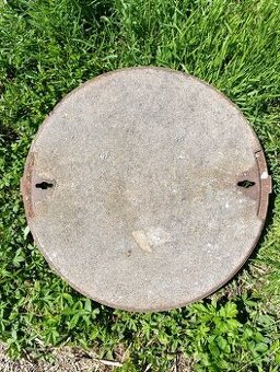 Predám železo-betonovy kanalizačný poklop  D400