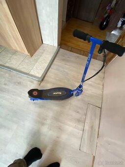 Detska elektricka kolobezka (razor)