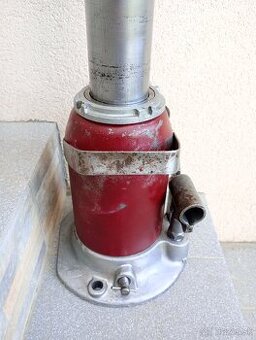 Hydraulicky zdvihak