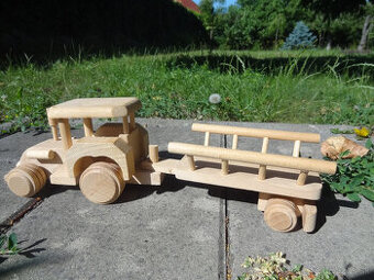Predám hračku pre najmenších-drevený traktor