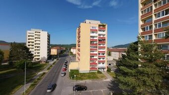 Na predaj 2-izbový byt s tromi balkónmi v tichej lokalite