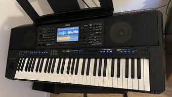 Yamaha PSR - SX900 TOP STAV.