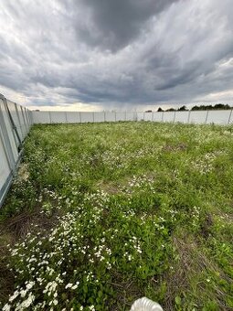 Predám stavebný pozemok v obci sokolovce