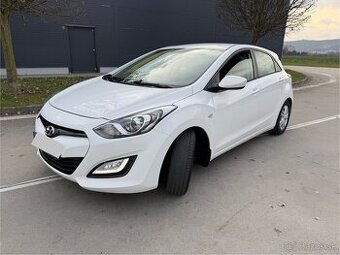 Hyundai i30 1.4i Benzin MPI DOHC CVVT Comfort//SK VOZIDLO//