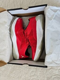 Pánske tenisky Jordan 11 CMFT University red, stav ako nové