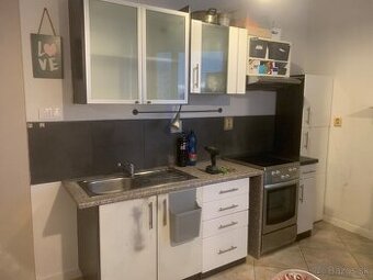 Darujem za odvoz Kuchynsku Linku aj s jedalenskym stolom atd - 1