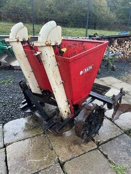 Predám sadzač zemiakov Akpil