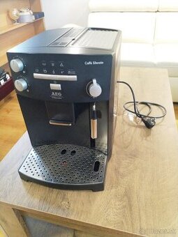 kavovar Delonghi AEG