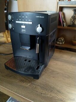 kavovar Delonghi AEG