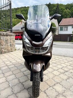 Predam Honda PCX 125 cm3