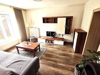 2 izbový zrekonštruovaný byt s terasou 55 m2, v staršej...