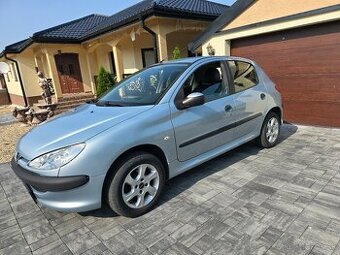 Predám Peugeot 206 1.4 benzín 118000km