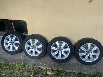 Elektróny Škoda s takmer novými gumami