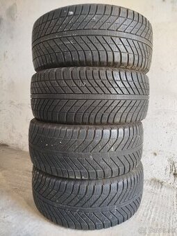 235/50/R17 Celoročné GoodYear