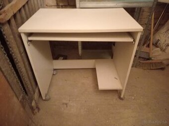PC stolík na kolieskach