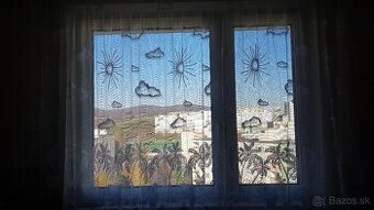 Krásna záclona s detským vzorom