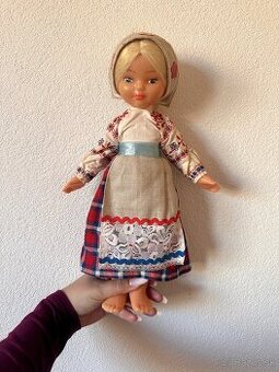 Retro bábika v kroji