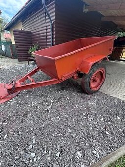 Vyklapacia vlečka za traktor