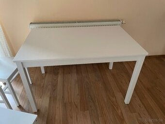 Predam biely stol + 4 biele stolicky