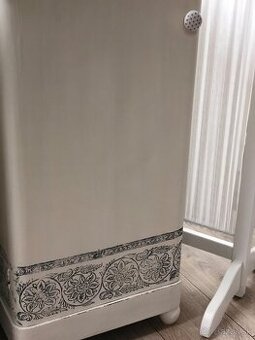 Drevena skrinka, stolik, komoda