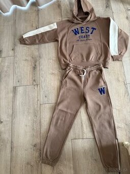 Hnedý športový set Reserved – veľkosť 158