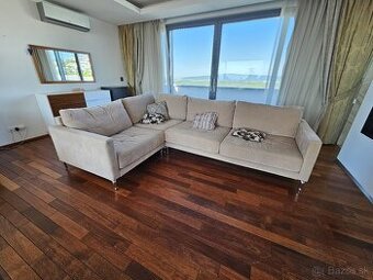 Rohový béžovo krémový luxusný gauč