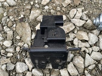 Kia Ceed Kombi 06-12 servoriadenie, trubka, zámok kufra