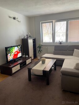 Predám 2 izbový byt s balkónom v centre Topoľčian(zariadený)