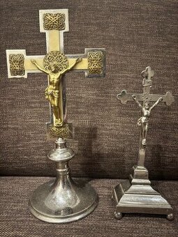 Kovové kríže s Ježišom