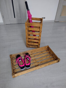 dreveny botnik a box na dazdnik