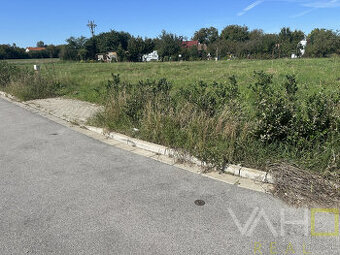 NA PREDAJ STAVEBNÝ POZEMOK Kamenný mlyn, 748m2, všetky IS