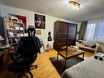 Na predaj veľký 2 izbový byt na Nábrežnej ulici