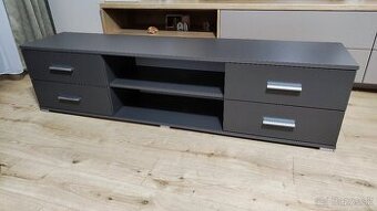 skrinka resp nízka komoda pod TV