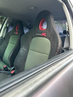 Honda civic Type R sedačky z EP3 (aj s koľajnicami)