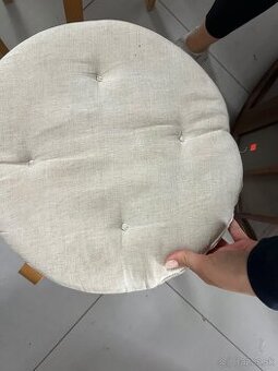 Drevené taburetky IKEA FROSTA s podsedákmi – 4 ks
