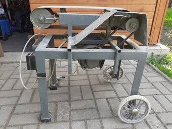 Predám pasovú brúsku. Na 220V